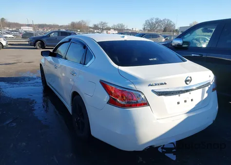 2015 Nissan Altima из США, поврежденный, VIN 1N4AL3AP2FN318728